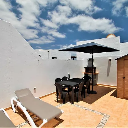 Holiday House Lalavel 티아즈