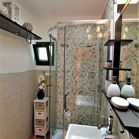 Holiday House Lalavel 아파트 *