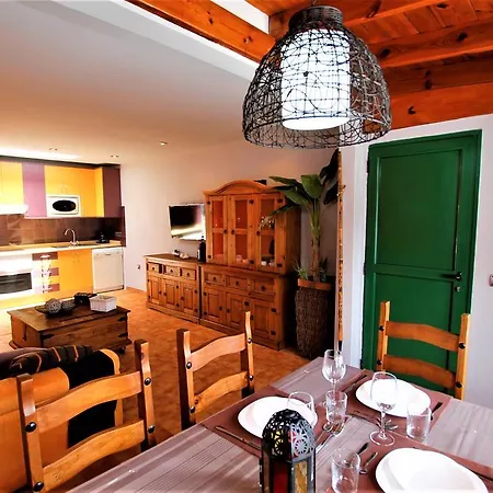 Holiday House Lalavel *